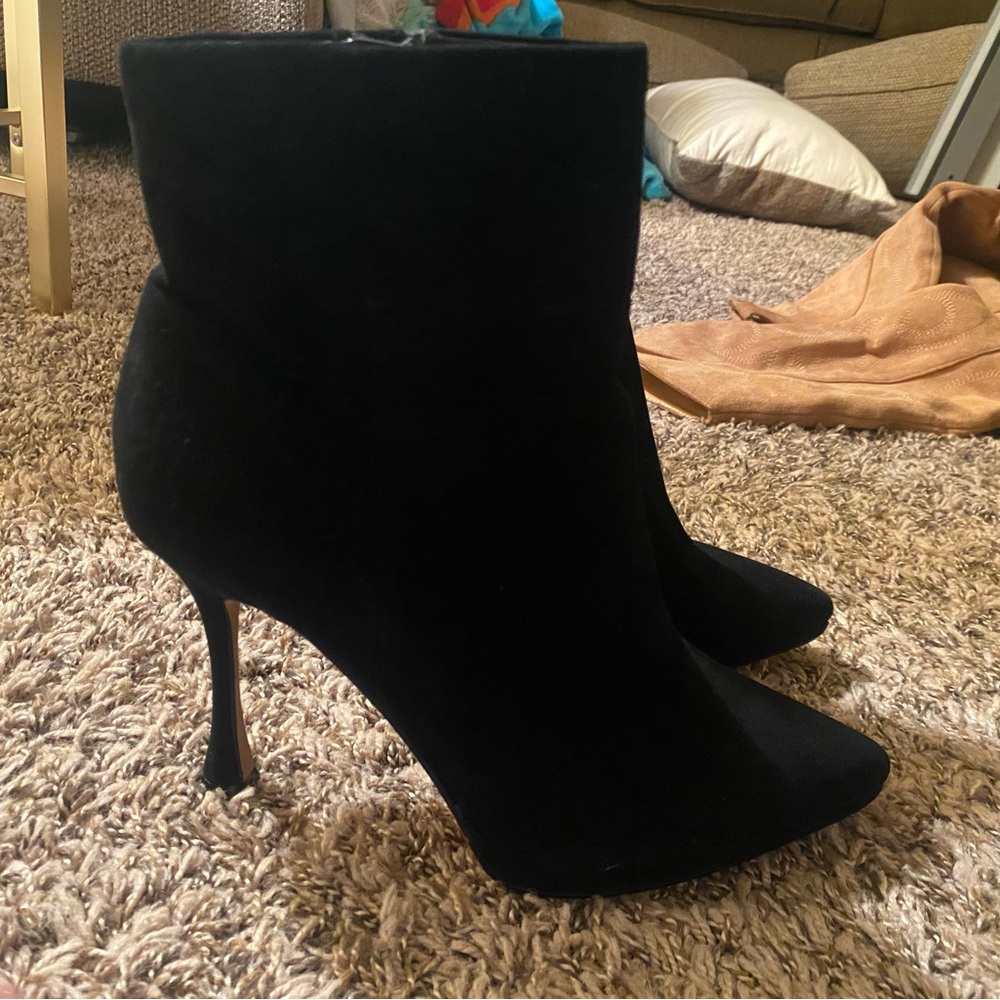 Vince Camuto ladies short kitten heeled boot